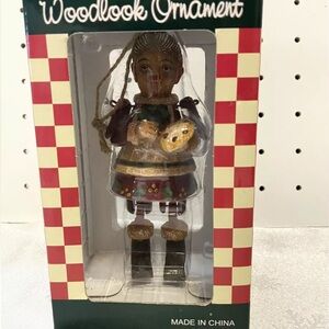 Woodlook Ornament Baker Lady
